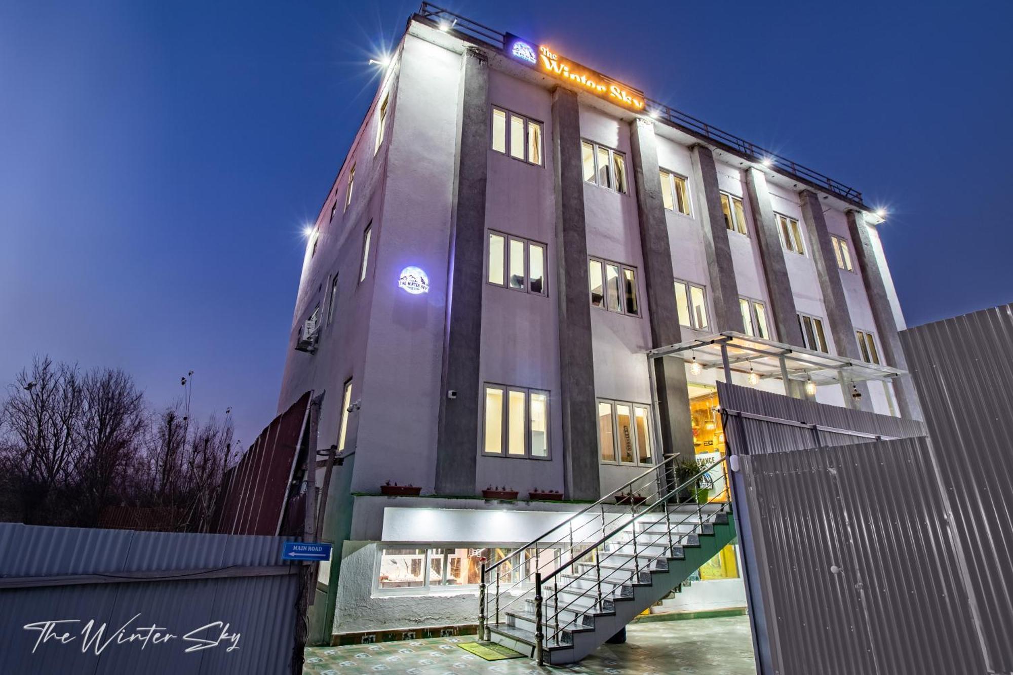 Hotel The Winter Sky Сринагар Экстерьер фото